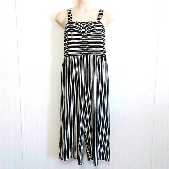 ☆☆SOLD☆☆ Xhilaration Plus Size Cropped Jumpsuit - Picture 3 of 11